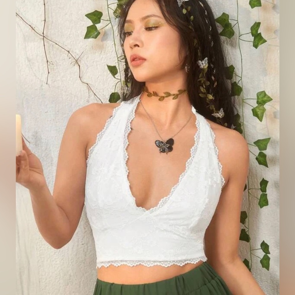 NWOT Romwe Solid Lace Trim Halter Top